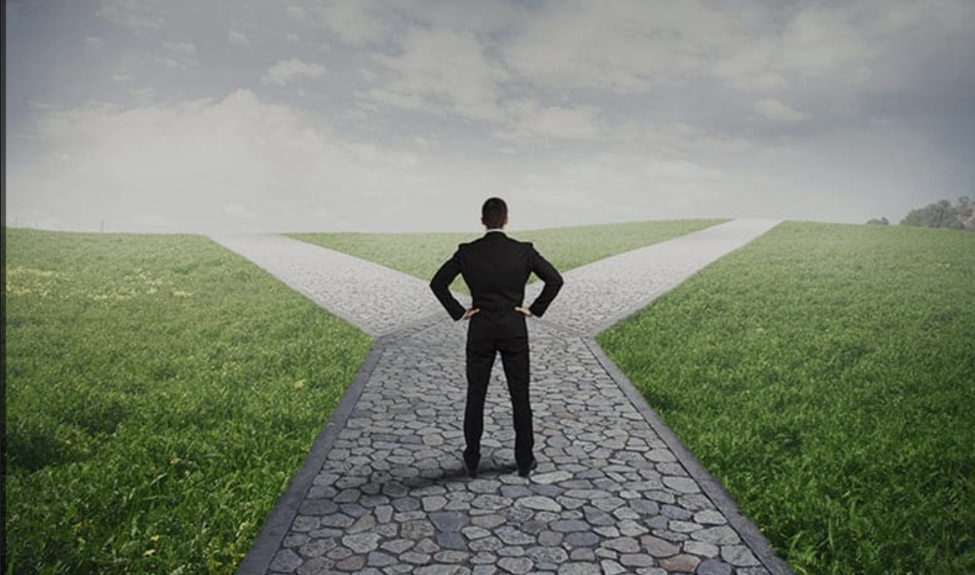 Assistant IA ou logiciel classique : le guide pour choisir sans se tromper en 2025